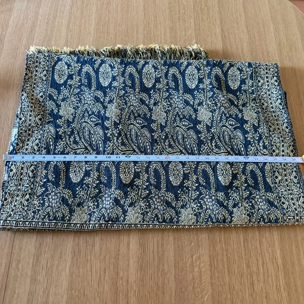 Vintage Authentic Egyptian Men's Blue and Cream Patterned Scarf Al Gazala Ataa